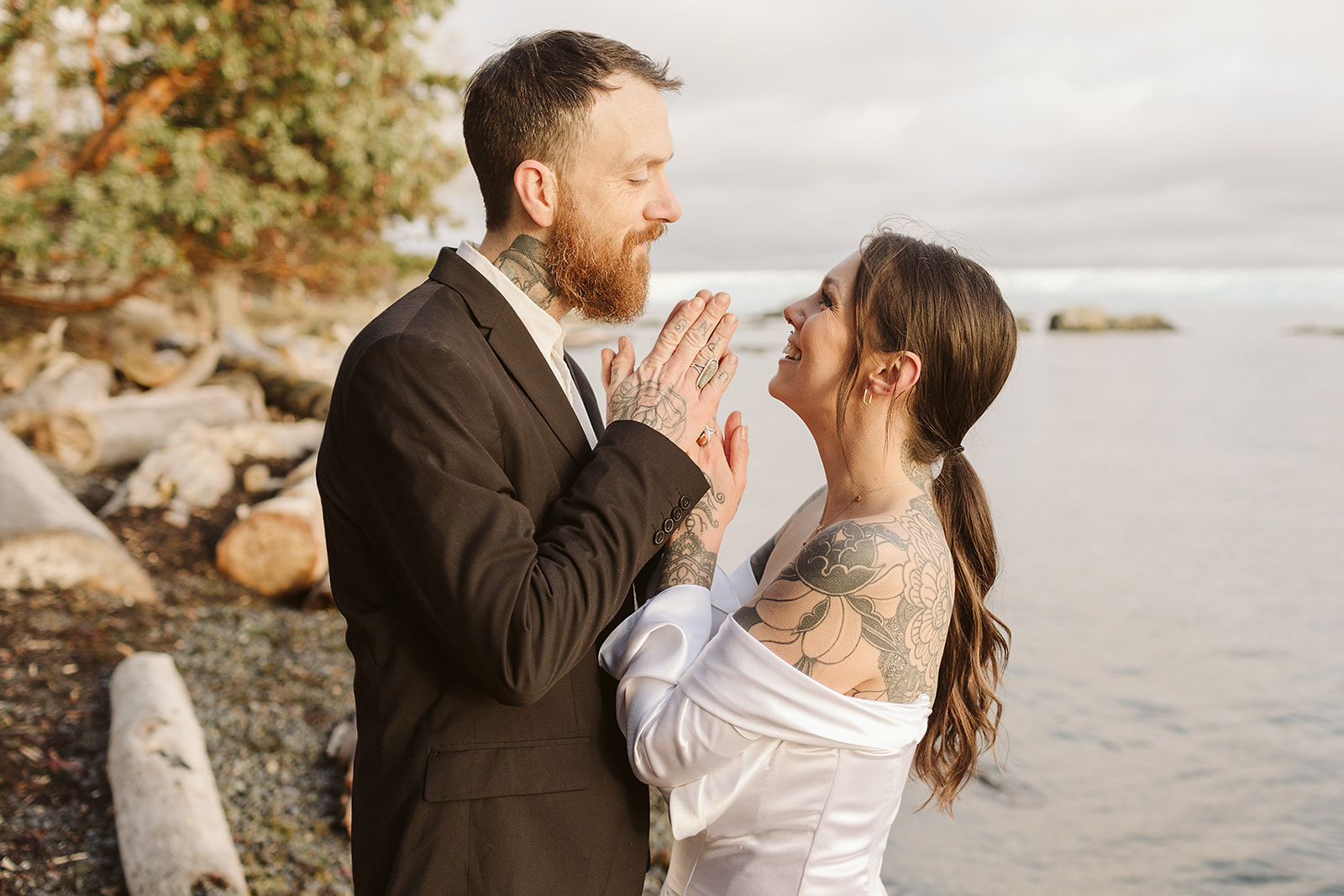 A couple who eloped in Vancouver Island exchanged their vows 