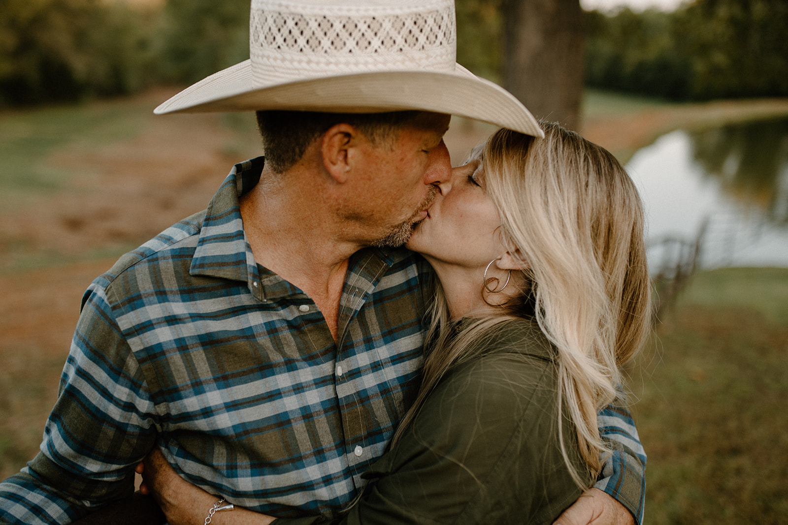 Natural and candid backyard couple session in East Texas 