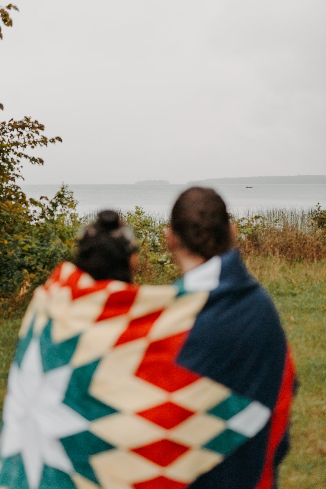 northern Minnesota mille lacs lake wedding couples portraits ojibwe quilt ceremony  brianna kirk photography 