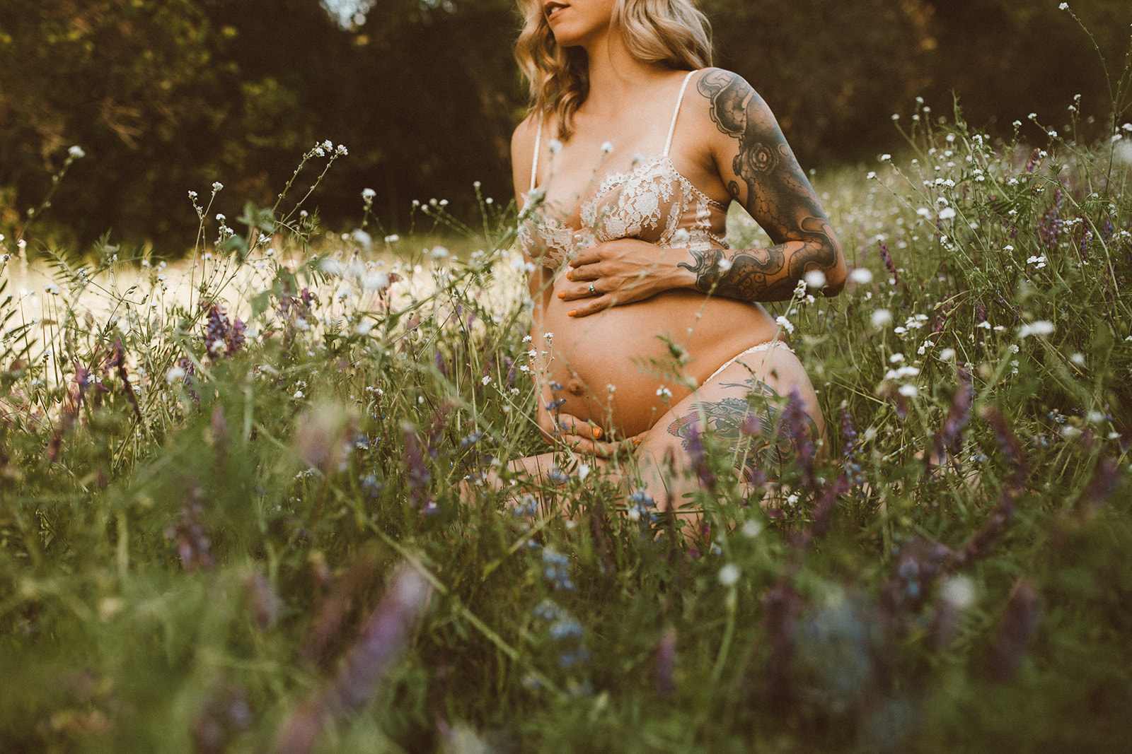 wildflowers and white lace maternity session