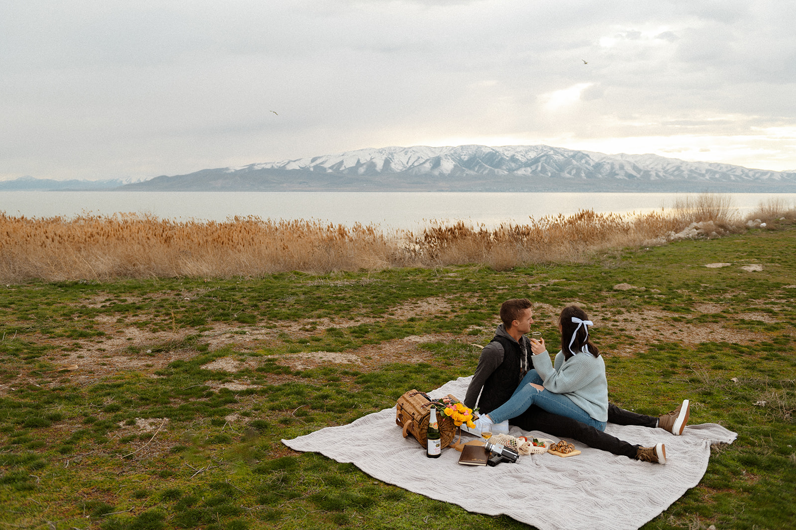 Utah Lake picnic couples session