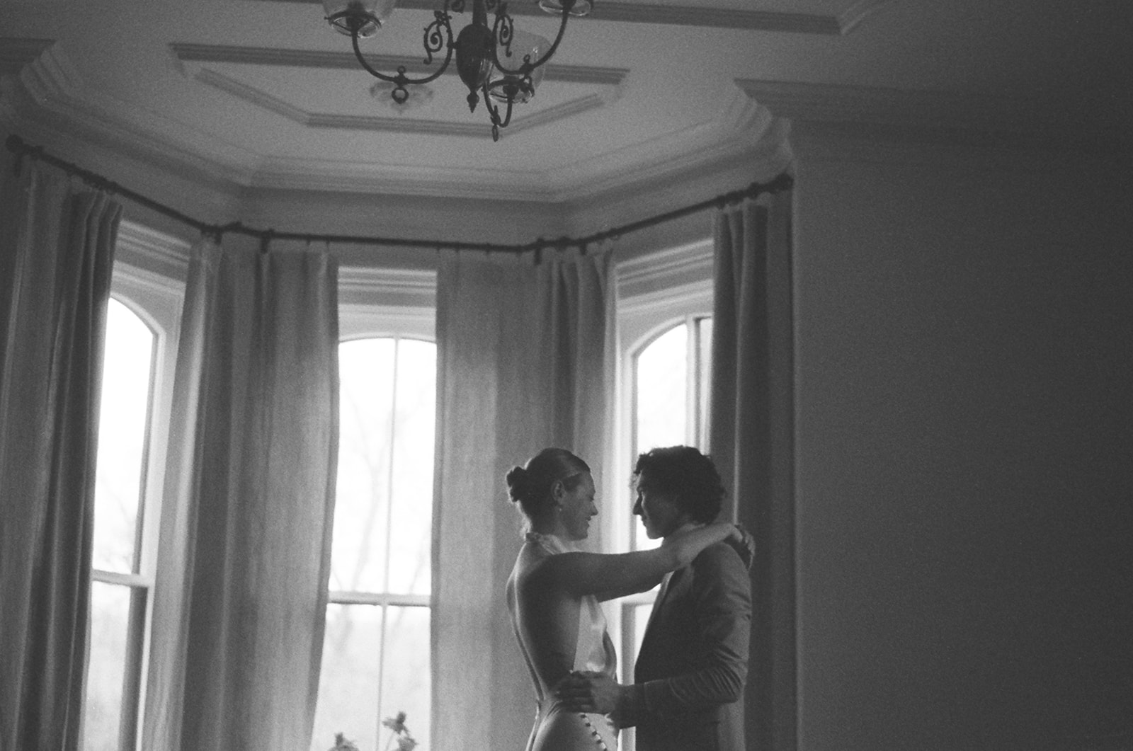 Bride and groom embrace at the elopement in Niagara on the Lake. 